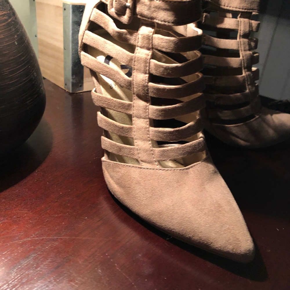 Guess Heels - Picture 4 of 6